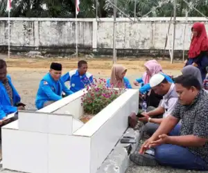 Jelang 10 November, Pengurus KNPI Doa Bersama di Makam Pahlawan