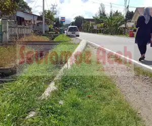 Tiang listrik Dipingir Jalan Raya, Dikawatirkan Bisa Picu Kecelakaan