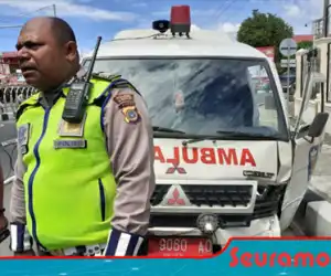 Ambulance Berisi Jenazah Diseruduk Mobil CRV di Meulaboh