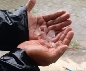 Dua Desa Dilanda Angin Kencang dan Hujan Es, Satu Orang Jadi Korban