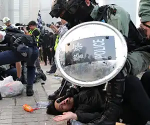 Ribuan Orang di Hong Kong Turun ke Jalan Kecam China