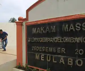HMMI Aceh Gelar Doa Bersama dan Bersihkan Kuburan Massal