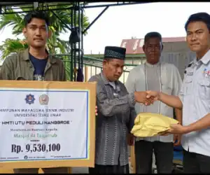 HMTI UTU Salurkan Bantuan Kepada Korban Kebakaran di Aceh Utara