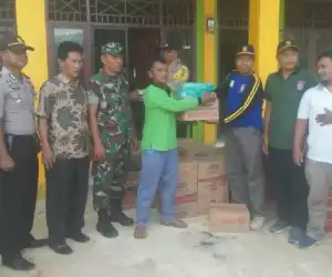 Dinsos Abdya Salurkan Bantuan Untuk Korban Banjir di Babahrot