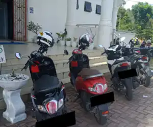 Pintu Masuk Kantor Bupati Abdya Dijadikan Tempat Parkir
