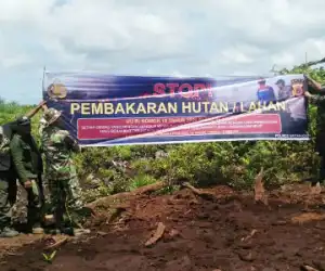Cegah Karhutla, TNI-Polri Pasang Spanduk Himbauan di Nagan Raya