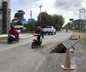 Jalan Nasional di Perbatasan Aceh Barat-Nagan Raya Rusak Parah, Pemerintah di Minta Ambil Sikap