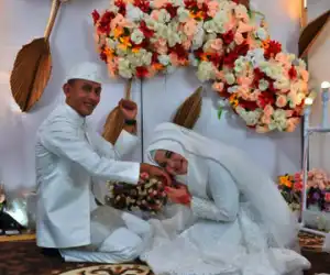 Sunting Bidan Dengan Mahar 100 Mayam dan Uang Rp 100 juta