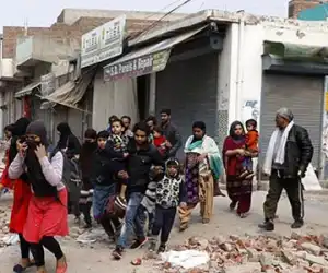 Gerombolan Hindu Delhi Bakar Toko Milik Muslim, Polisi Diam
