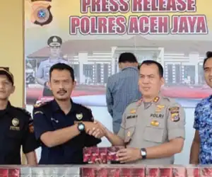 Edar Rokok Tampa Cukai, Warga Aceh Barat Ditangkap di Aceh Jaya