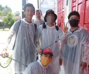 Cegah Covid-19, Gampong Padang Hilir Abdya Semprot Disinfektan di Rumah Warga