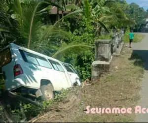 Ingin Cek Kesehatan Santri, Ambulance Ditumpangi Tenaga Medis Terbalik
