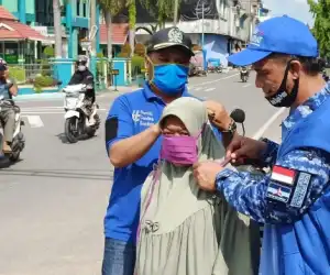 Cegah Covid-19 DPC Demokrat Abdya Bagikan Dua Ribu Masker Kepada Masyarakat