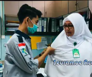 Mahasiswa Aceh Barat Sematkan Pitam Hitam Dilengan Tenaga Kesehatan