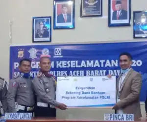 Polri Melalui Polres Abdya Berikan Bantuan Untuk 500 Sopir & Abang Becak Selama 3 Bulan