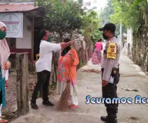 Gampong Kuta Baro Nagan Raya Bagikan Masker Gratis Kepada Warga