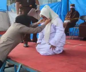 Pasangan Mesum di Simeulue Dihukum 55 Kali Cambukan