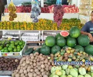 Pedagang dan Pembeli Mengeluh, Harga Buah Impor Naik Tajam