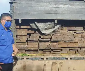 Truk Berisi Kayu Diduga Ilegal Diamankan Polsek Krueng Sabe Aceh Jaya