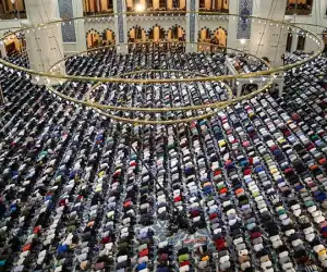 Wajib Tahu! Ini Fadhilah Sholat Tarawih Malam ke-9