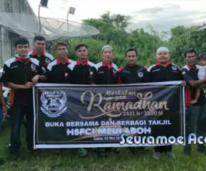 Komunitas HSFCI Meulaboh Bagi-Bagi Takjil Gratis Kepada Warga