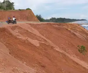Ini Tanggapan LSM Terkait Tebing Jalan Menuju Wisata Aceh Jaya yang Longsor