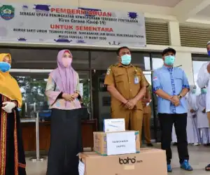 Cegah Covid-19, Dyah Erti Idawati Sumbangkan APD Untuk RSUTP Abdya