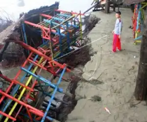 Abrasi Pantai Merusak Puluhan Pondok Kafe di Aceh Barat