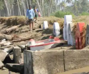 Akibat Terjangan Abrasi, Puluhan Kuburan Tionghoa di Aceh Barat Rusak