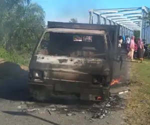 Di Nagan Raya Warga Bakar Mobil Diduga Pencuri Ternak