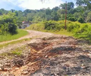 Jalan Menuju Kantor BPN Abdya Kondisinya Memprihatinkan