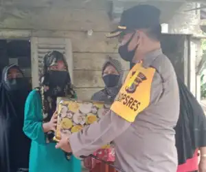 Kapolres Simeulue Santuni Anak Yatim dan Sampaikan Amanah Ini