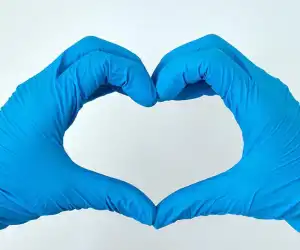 Kisah Detik Terakhir, Corona Renggut Dua Insan yang Saling Genggam Tangan