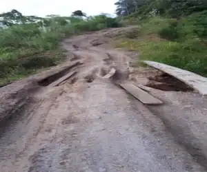 Jalan Desa Blang Baro Rambong Nagan Raya Rusak Parah