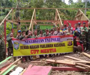 Rusak Tertimpa Pohon, Komplek Makam Cut Meutia Diperbaiki TNI-Polri