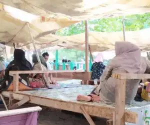 Lokasi Wisata Pantai Pasir Putih Mulai Dipadati Pengunjung