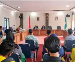 Mahasiswa Dan Masyarakat Datangi Gedung DPRK Nagan Raya