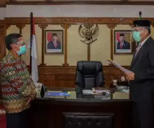 Gubernur Aceh Serahkan Surat Hibah PKS Ke Bupati Abdya