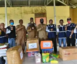 PMI Simeulue Salurkan Bantuan Kepada Warga Transmigrasi Sigulai