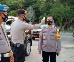 Polres Nagan Raya Razia Masker Bagi Anggotanya di Gerbang Markas