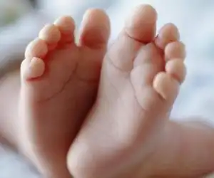 Wanita Ini Tega Membuang Bayi di Pinggir Jalan