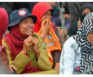 Pemerintah Buka Peluang Angkat Guru Honorer jadi PNS Di 2021 Lihat Syaratnya