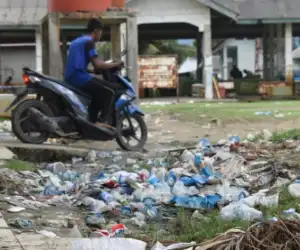 Aneka Sampah Hiasi Komplek PPI Ujong Serangga Susoh, Abdya