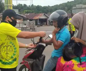 Cegah Corona, Kejaksaan Negeri Aceh Jaya Bagi-Bagi Masker Gratis