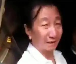 Warga Sipil Beli Nasi Padang Tunggangi Mobil Dinas Diduga Milik TNI AD