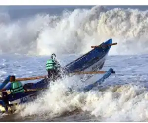 Diterjang Badai Dua Nelayan Aceh Barat Hilang di Laut