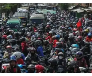 Tolak UU Ciptaker Ribuan Buruh Blokir Jalan, Tol Cileunyi Hampir Diambil Alih