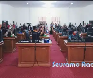 Tolak UU Cipta Kerja, Pengunjuk Rasa Duduki Ruang Sidang DPRK Nagan Raya