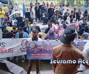 Mahasiswa Tuntut Anggota DPR-RI Asal Aceh Minta Maaf, Kenapa?