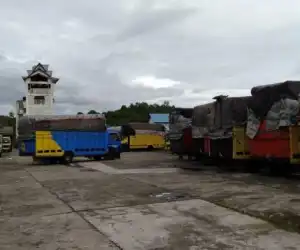 Cuaca Buruk, Puluhan Truck Menumpuk Di Terminal Calang, Supir Malah Kebingungan